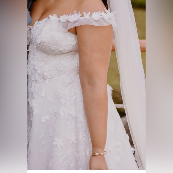 Calla Blanche wedding gown - Picture 6 of 17